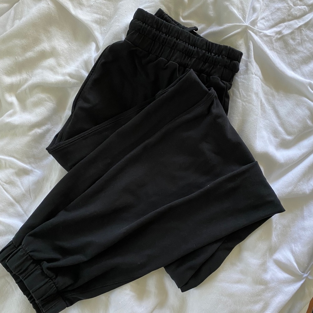 Black lounge pants
